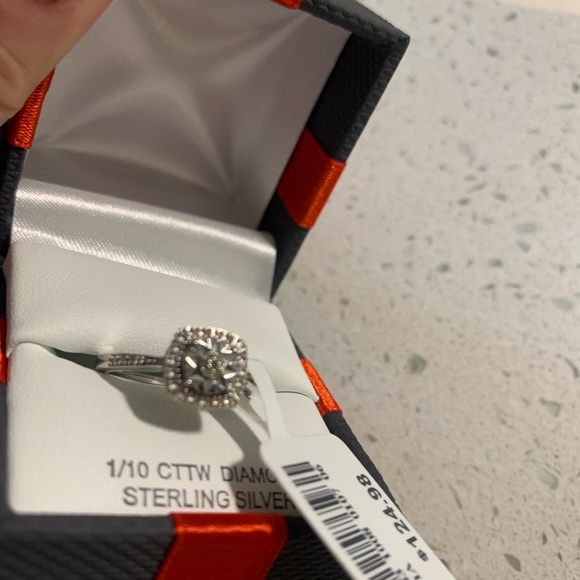 Genuine Diamond Sterling Silver Cocktail Ring Size 7 - Picture 2 of 6